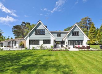 Balancing Aesthetics and Performance: Choosing Roofing and Windows for Custom Builds